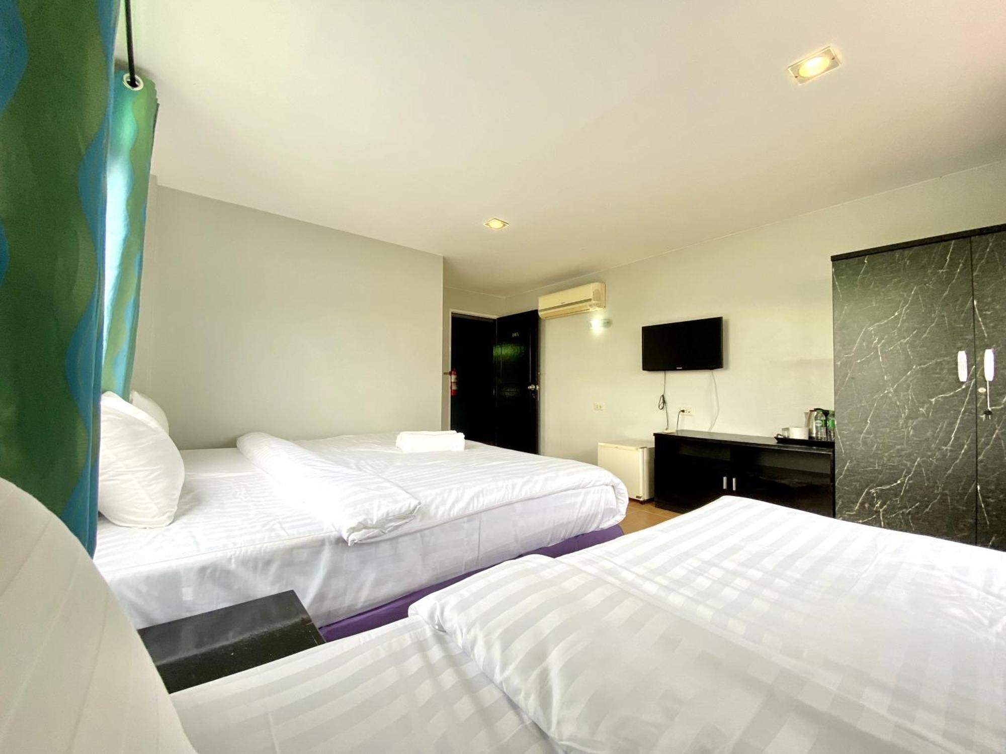 Beachwalk Minotel Patong Exterior photo