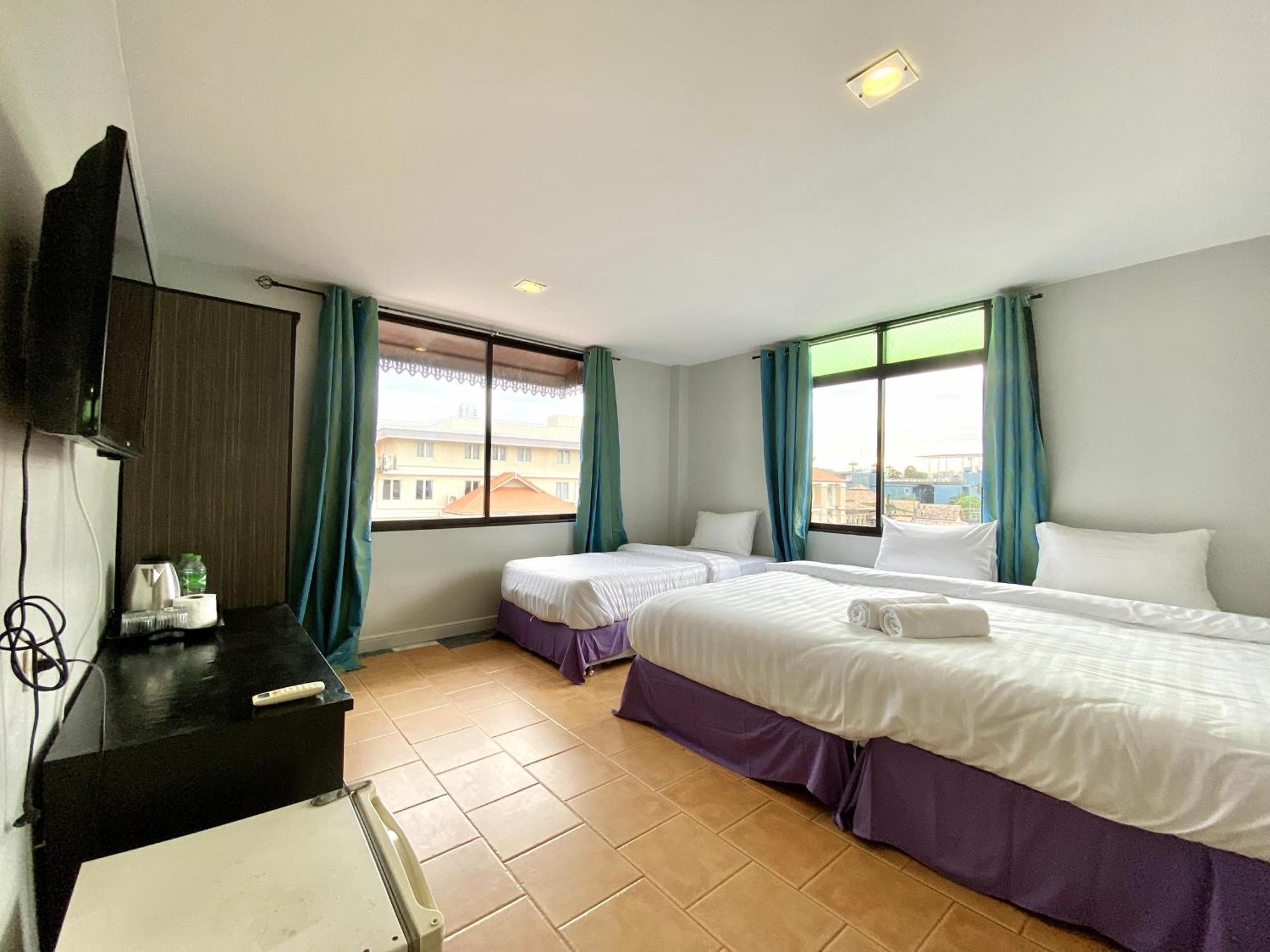 Beachwalk Minotel Patong Exterior photo
