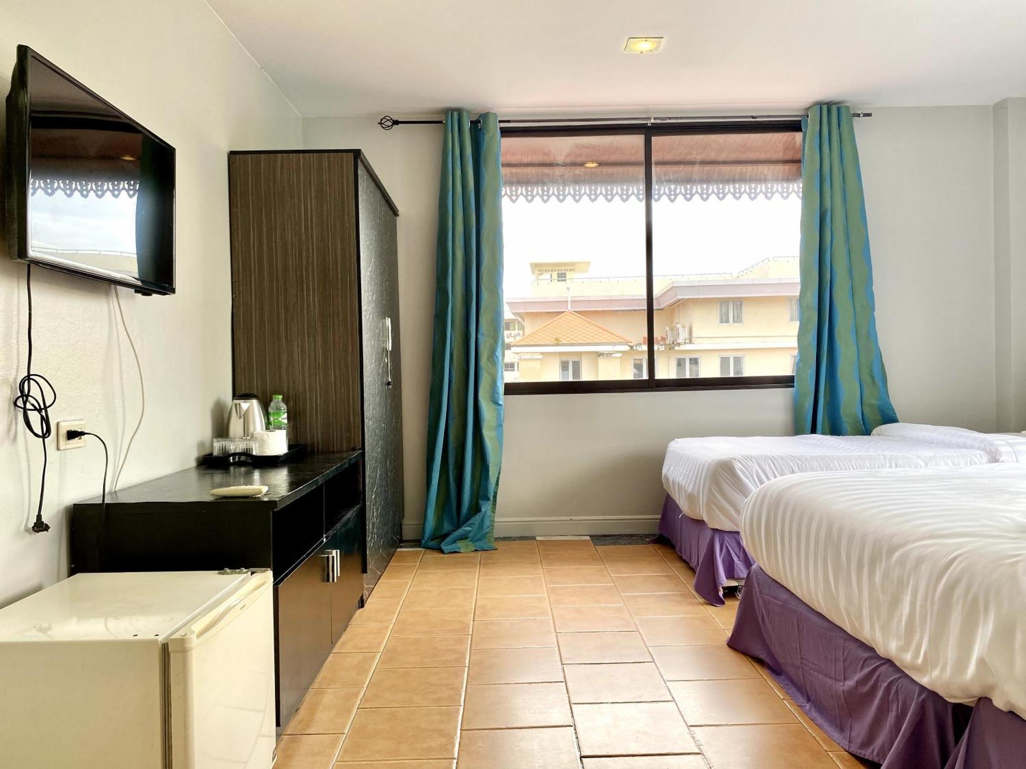 Beachwalk Minotel Patong Exterior photo