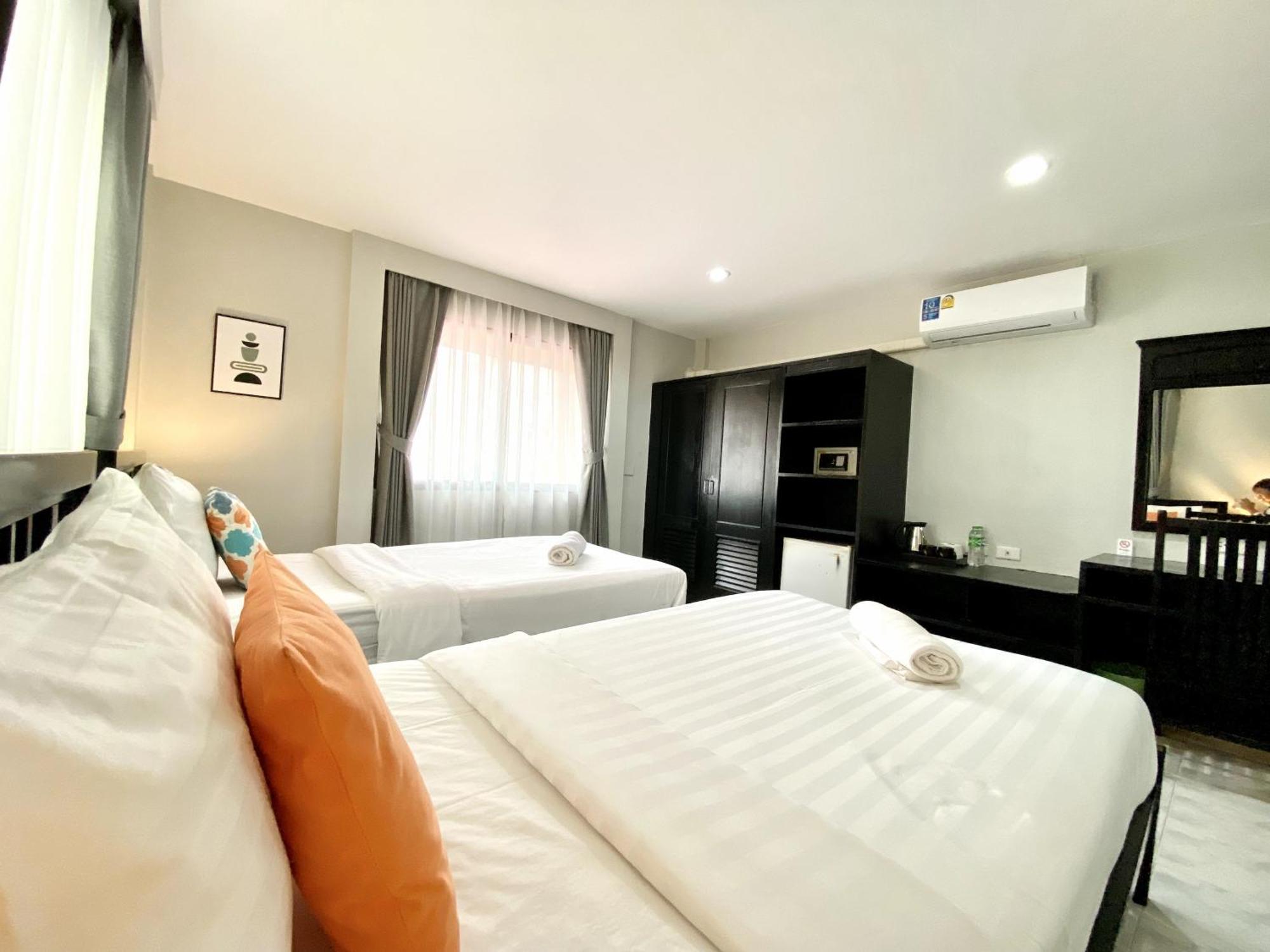 Beachwalk Minotel Patong Exterior photo