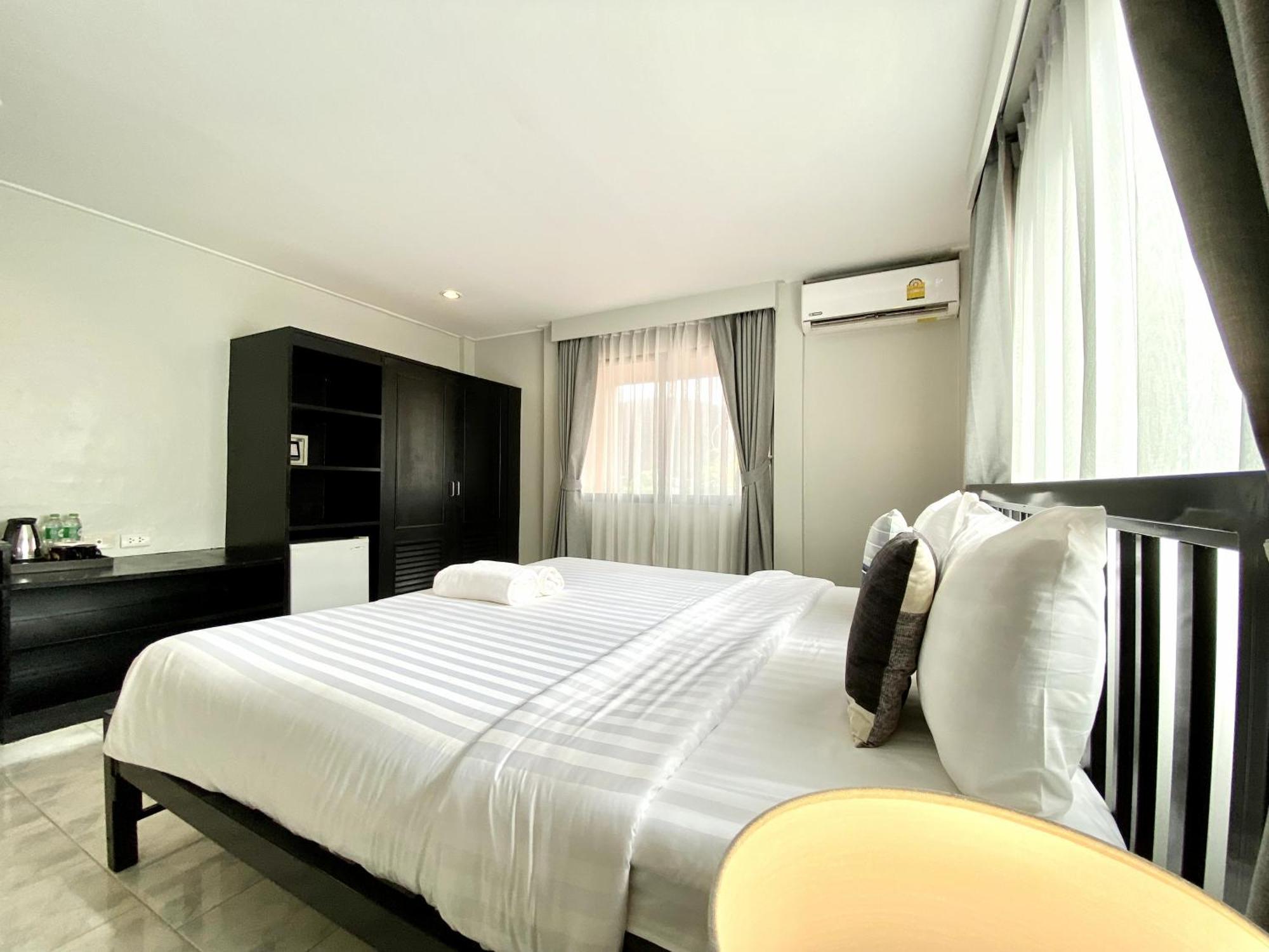Beachwalk Minotel Patong Exterior photo
